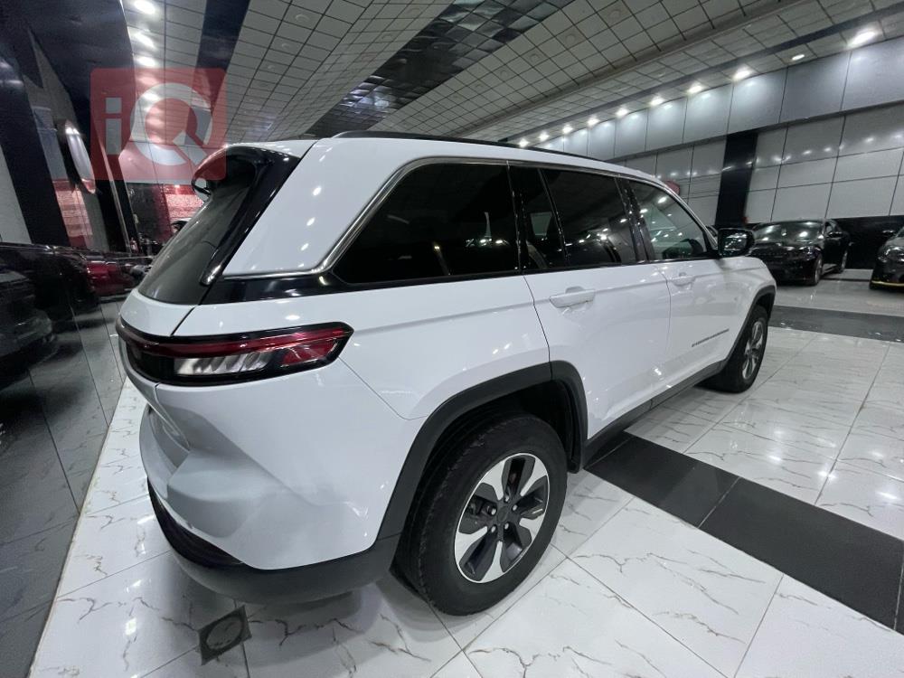 جیپ گراند شیرۆکی